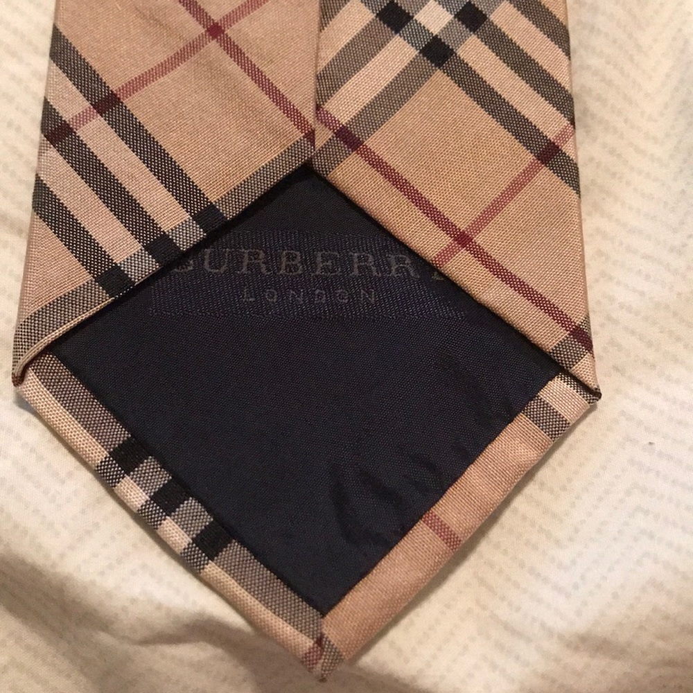 Burberry tie - Picture 3 of 5